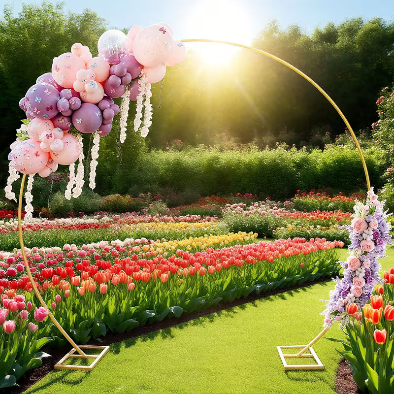Arche de fleurs et ballons – Support rond doré